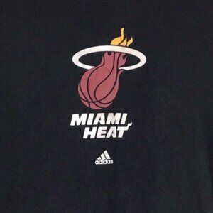 Adidas Mens L Miami Heat Fan TShirt Black Short Sleeve Crew Neck Graphic Print